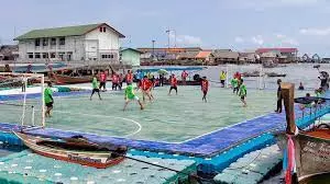 GEO REPORTAGE - THAÏLANDE, UN TERRAIN DE FOOTBALL INSOLITE